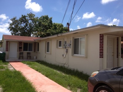 2 Bedroom / 1 Bath Apartment Centrally Located